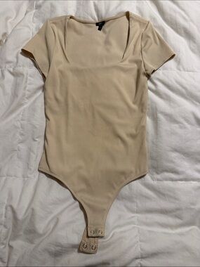 Express - Beige Ribbed Short-Sleeve Bodysuit - Medium